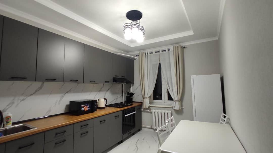 Apartment In Street Toktogula 77 Бишкек Экстерьер фото